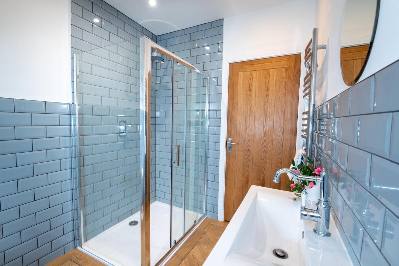 Lola'S Loft With Lake Views - Central Bowness - Pet Friendly Экстерьер фото