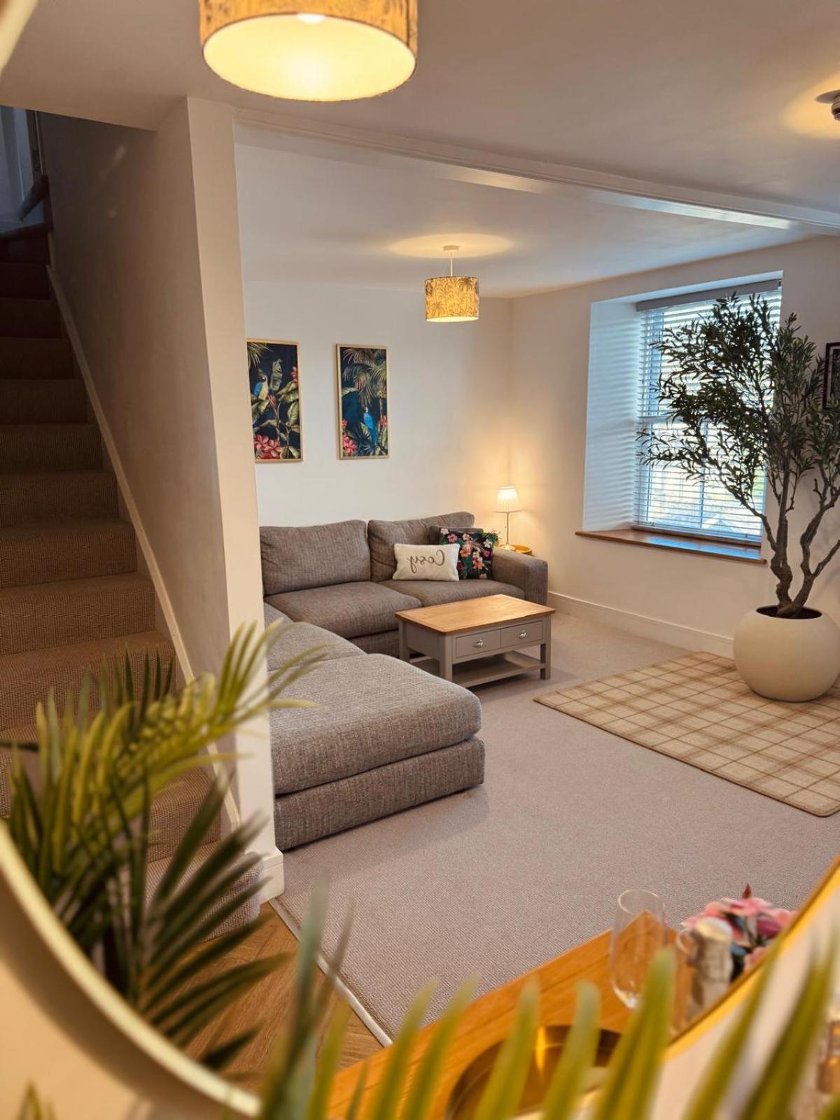 Lola'S Loft With Lake Views - Central Bowness - Pet Friendly Экстерьер фото